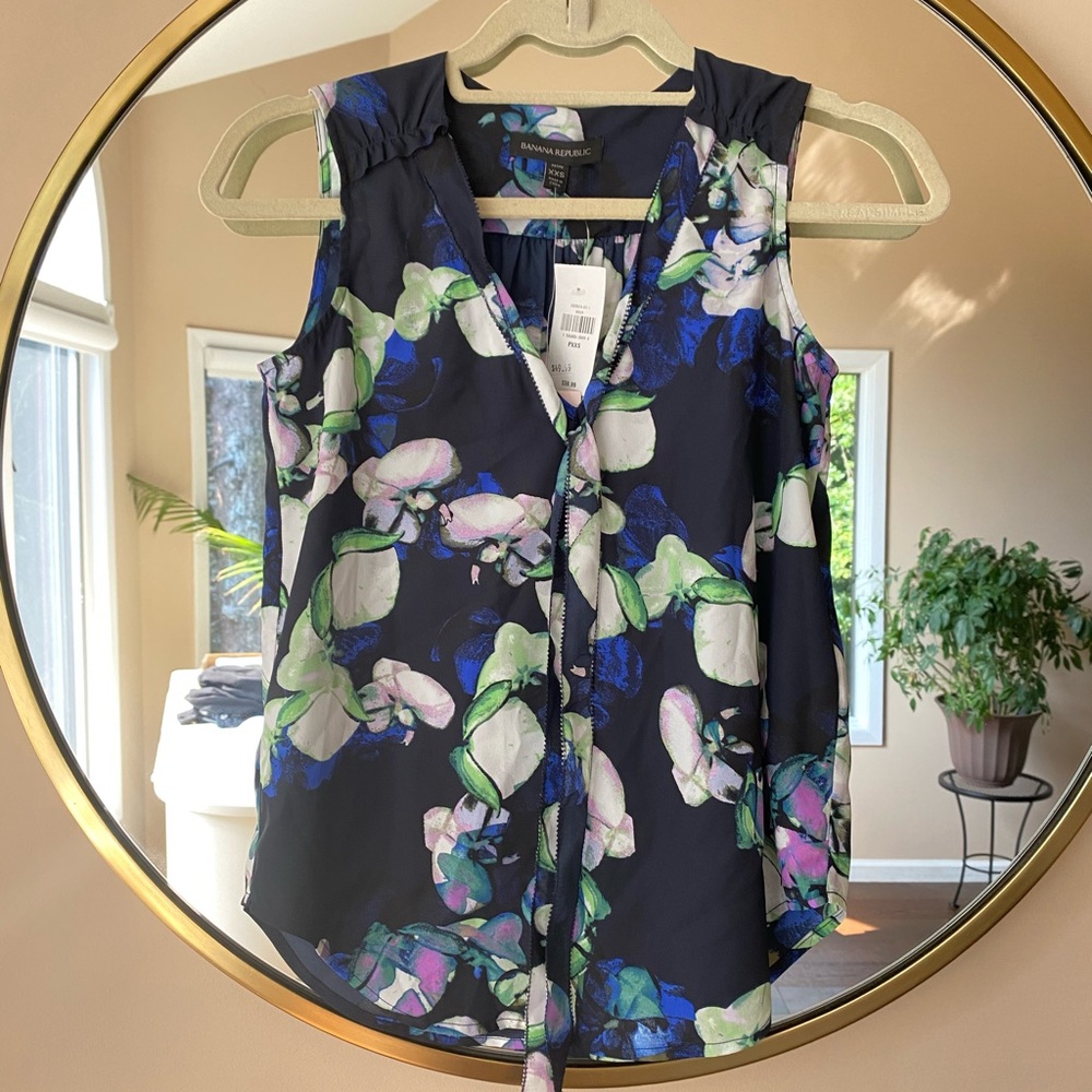 NWT BANANA REPUBLIC FLORAL BLOUSE